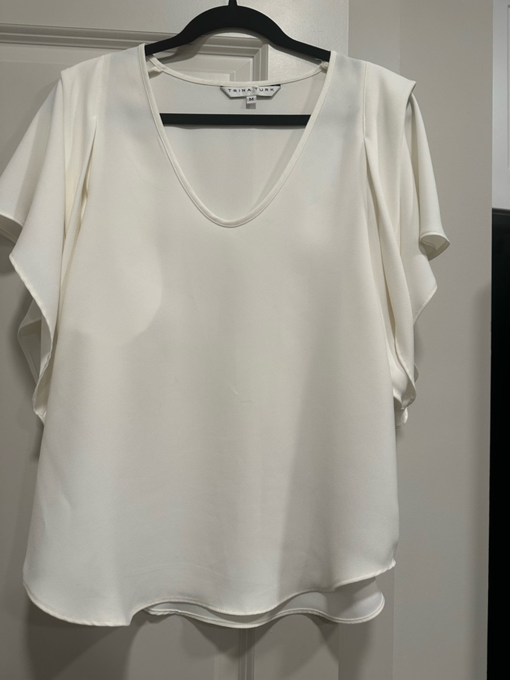 Trina Turk Ivory Blouse Size M Flutter Sleeve Top Workwear Neutral Minimalist